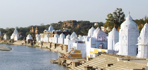 एक कतार में बने भगवान शिव के मंदिर