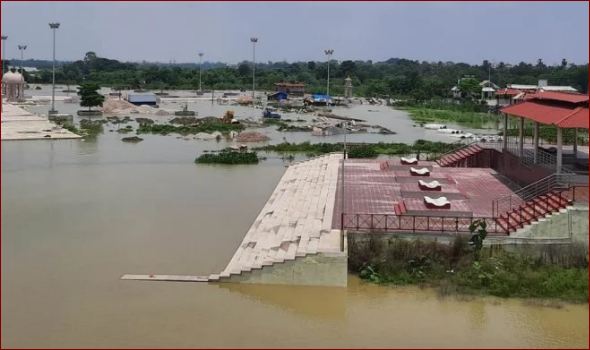 एडीएम वित्त एवं राजस्व ने कई तहसीलों के बाढ़ प्रभावित गांवों का दौरा किया।