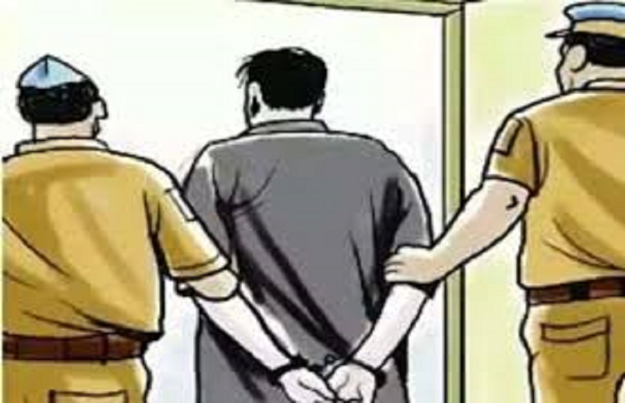 पुलिस ने आरोपित बेटे को गिरफ्तार कर लिया।