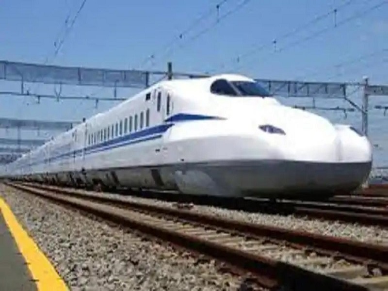 रेल प्रशासन ने दिल्ली से वाराणसी 800 किमी की दूरी के लिए बुलेट ट्रेन चलाने का फैसला लिया था।
