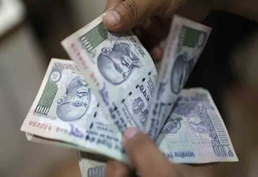 आरबीआई के अधिकारी ने बताया कि 100,  10 और 5 रुपये के पुराने नोट चलन से बाहर हो जाएंगे।