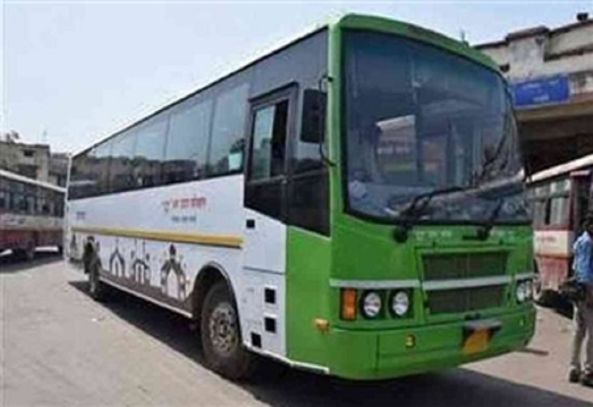 निरीक्षण के लिए 40 बसों को आयुक्त के समक्ष निरीक्षण के लिए पेश किया।
