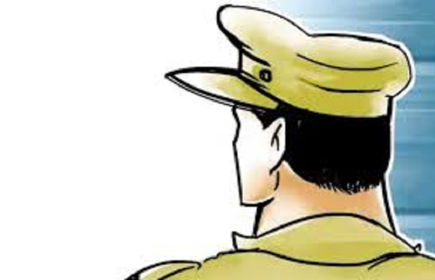 पुलिस टीम में हमला होने से इलाके में अफरा-तफरी मच गई, पुलिस टीम ने तत्काल इसकी सूचना अन्य थानों को दी।