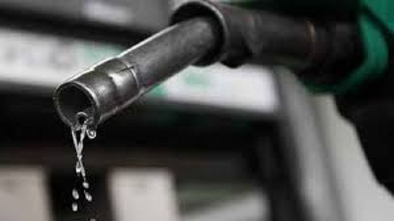 देश में बढ़ते पेट्रोल व डीजल के दामों को लेकर लोगों का आक्रोश बढ़ता ही जा रहा है।