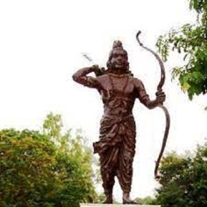 प्रतिमा पुराने लखनऊ के उस लक्ष्मण टीला स्थान पर नहीं लगाई जाएगी, जहां इसे लेकर पूर्व में विवाद उठ चुका है।