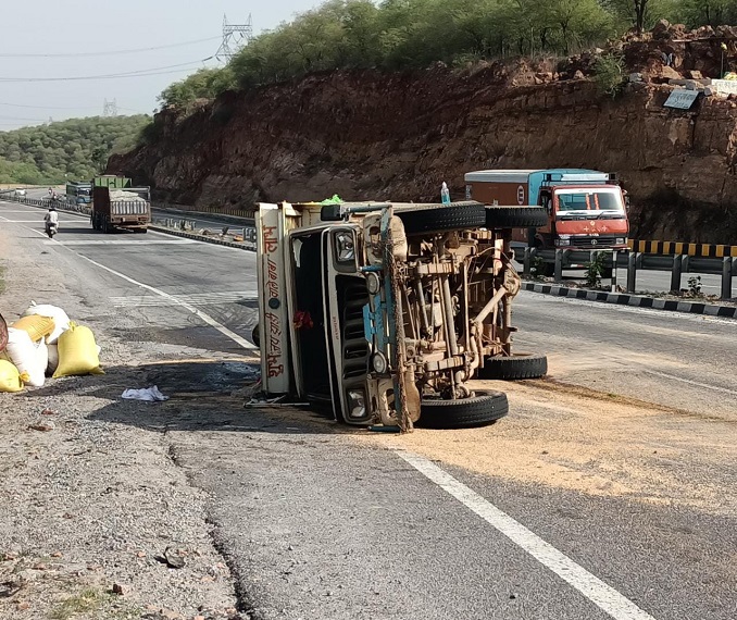 हादसे में घायलों को ग्वालियर के जयारोग अस्पताल में भर्ती कराया गया।