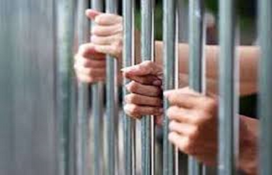 जेलर एसपी मिश्रा ने बताया सजायाफ्ता सभी दस पुलिसकर्मियों को सेंट्रल जेल जयपुर स्थानांतरित किया गया है।