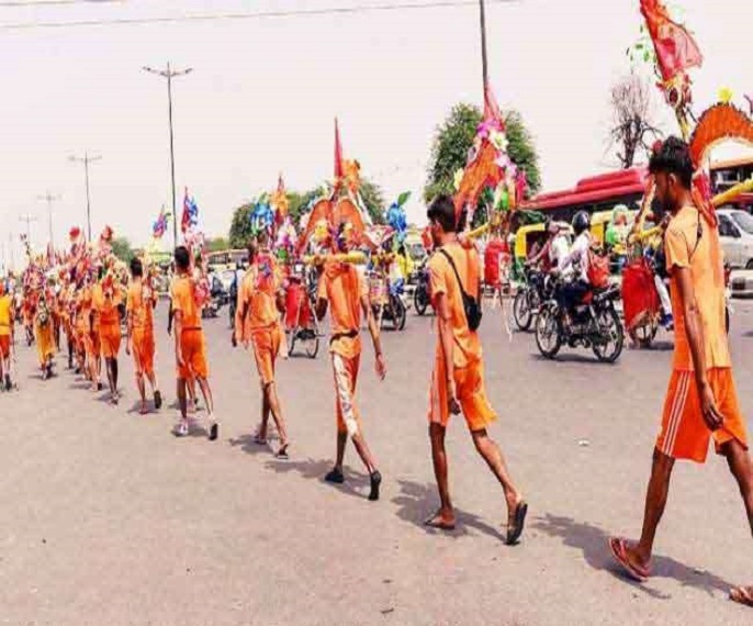 अधिकारियों को निर्देश दिया कि कांवड़ संघों से बात की जाए।