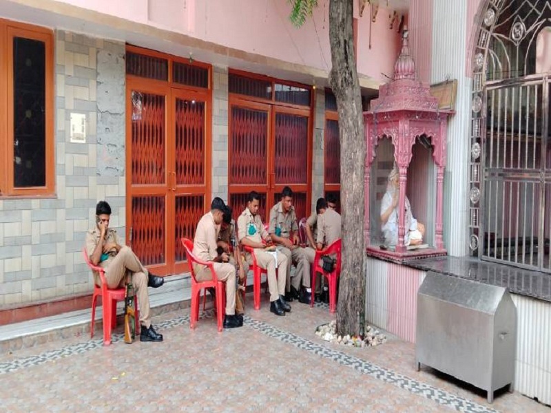 सुरक्षा के मद्देनजर मंदिर में पीएसी और पुलिस बल तैनात है।