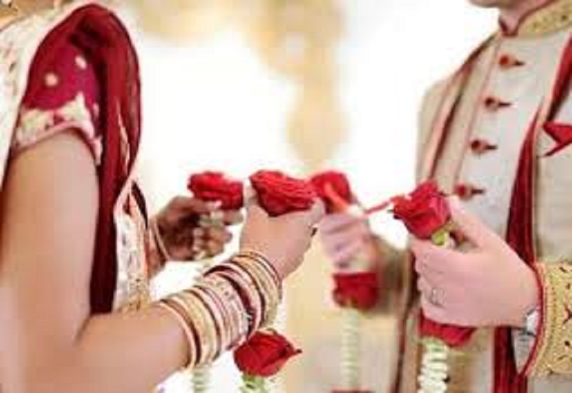 सामूहिक विवाह में एक जोड़े पर 51 हजार रुपये खर्च किए जाते हैं।