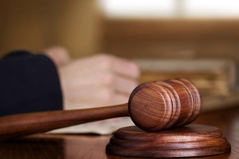 दोषी पर 14 हजार का जुर्माना भी लगाया गया जिसकी आधी रकम पीड़िता को दी जाएगी।